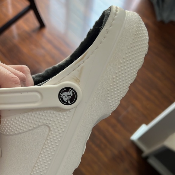 Croc’s classic fuzz lined clog white WORN ONCE women’s 9 men’s 7 grey fuzzy croc - Picture 5 of 8